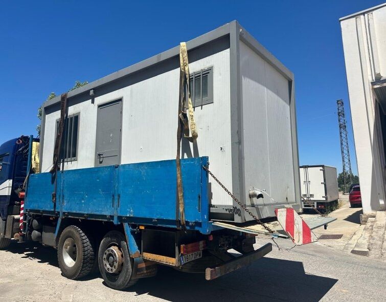 - BARAQUE DE CHANTIER